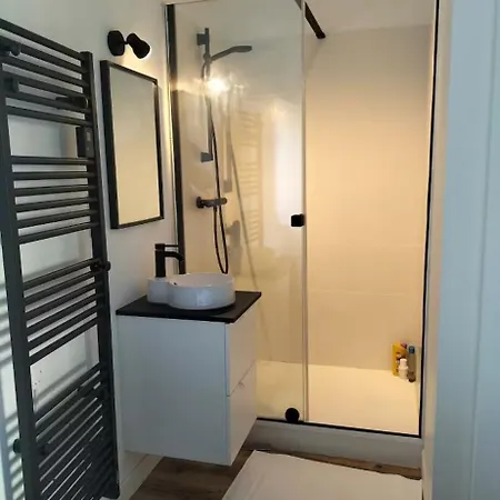 With Bright Sleeping Area Appartamento *